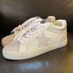 Vintage Havana Bounce Perforated Metallic Lace Up Sneakers. Size 7 New w/box